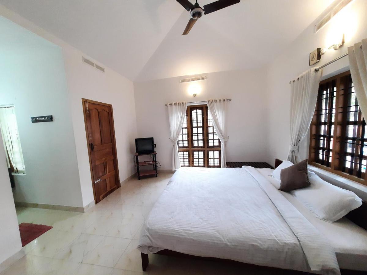 Oriole Homestay Thekkady Buitenkant foto