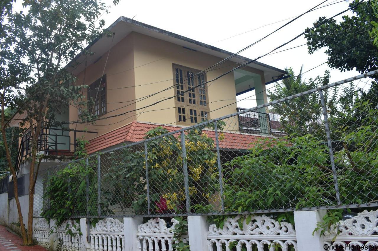 Oriole Homestay Thekkady Buitenkant foto