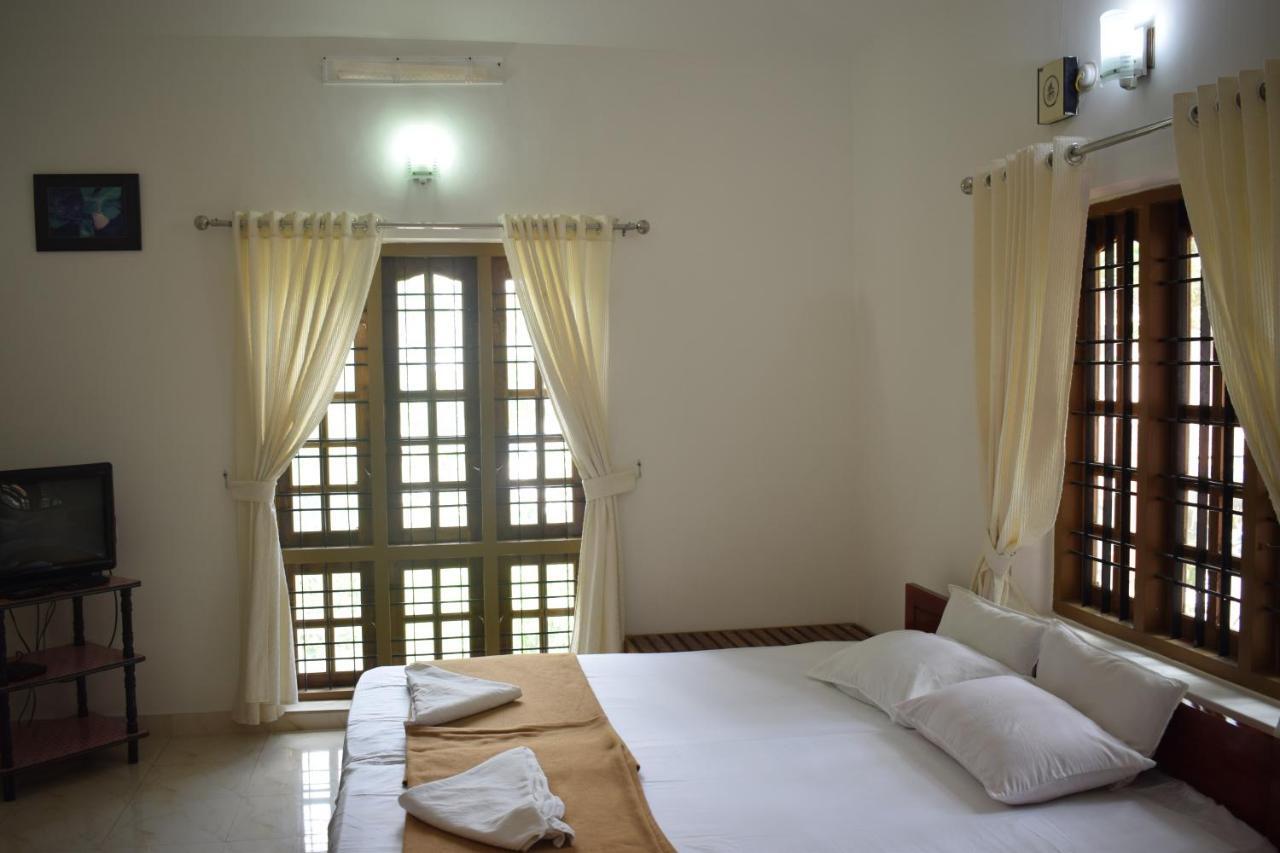 Oriole Homestay Thekkady Buitenkant foto